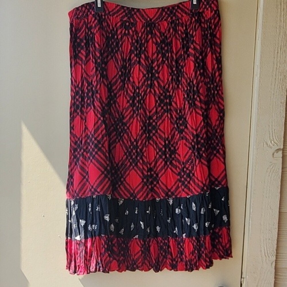 Black Red Wrangler Cowgirl Prairie Rose Crinkled Floral Maxi Pull on Skirt